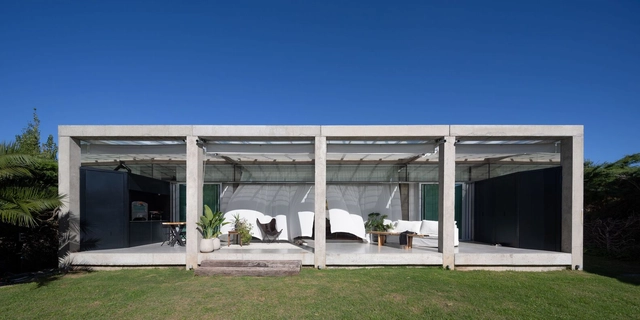 House with Columns / Iñaki Harosteguy - Exterior Photography, Houses, Facade