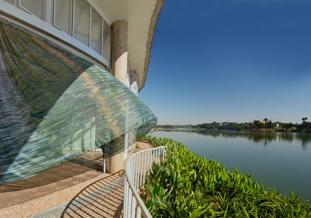 "Miragem Moderna": instalação de Paul Clemence dilui a arquitetura da Pampulha - Imagem de Destaque