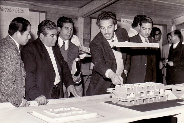 Entrega de Grado Honoris Causa a Miguel Lawner / Universidad de Santiago de Chile - Imagen Principal