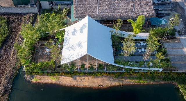 Café Ká / Nguyen Khac Phuoc Architects  - Fotografía exterior, Café, Jardín, Fachada