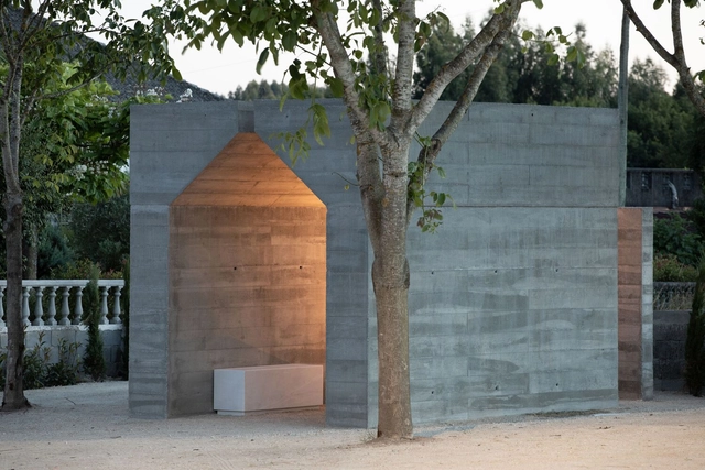 Capilla de San Juan Bautista / José Morgado - Fotografía exterior, Capilla, Fachada, Puerta, Arco