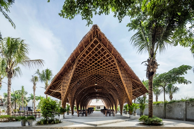 Restaurante de Frutos do Mar Keeng / BambuBuild - Fotografia de Exterior, Restaurante, Jardim, Fachada, Arco