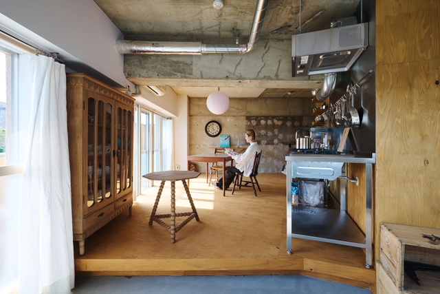 The Cloister Home / NoMaDoS - Interior Photography, Apartments, Beam, Table