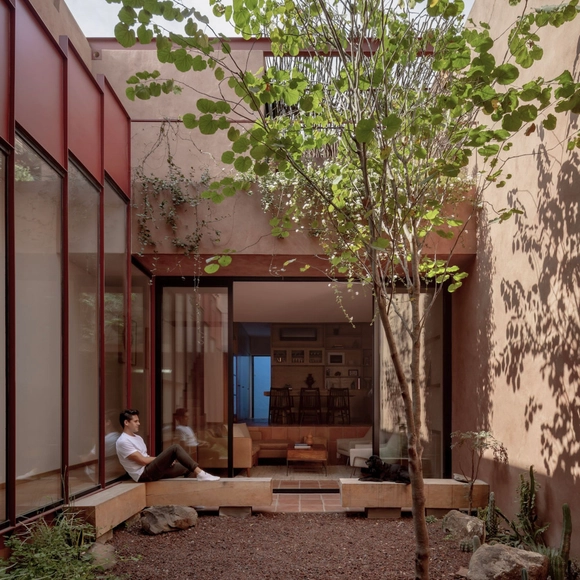 Casa Ederlezi / Práctica Arquitectura - Fotografía exterior, Casas, Patio interior, Fachada, Puerta
