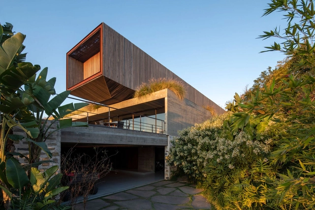 Residência Serra / Marcelo Couto Arquitetura + Rodrigo Oliveira Paisagismo - Fotografia de Exterior, Casas, Jardim, Fachada