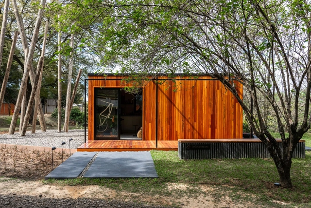Kit Home Indusparquet / LOZÍ - Fotografia de Exterior, Casas, Jardim, Porta, Fachada, Floresta