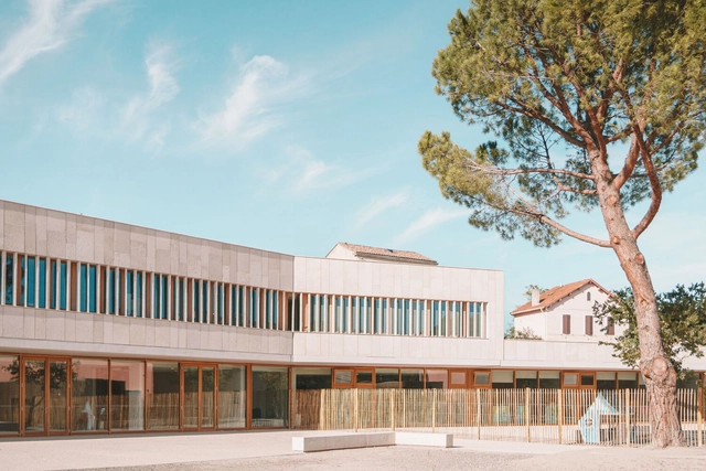 Fossil Building at Cabriès School / Amelia Tavella - Exterior Photography, Elementary & Middle School, Facade
