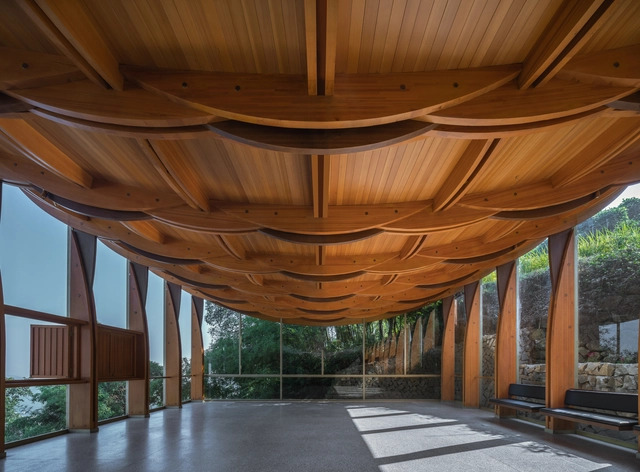 O uso de madeira e vidro em 11 projetos de arquitetura contemporânea - Imagem de Destaque