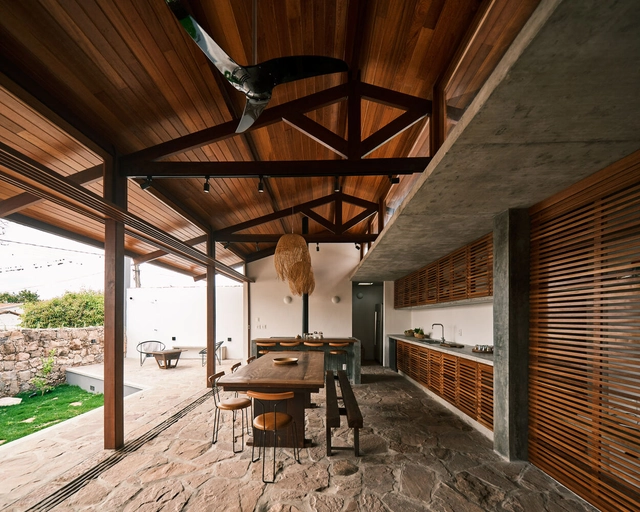Casa Betina / Terra e Tuma Arquitetos Associados - Fotografia de Interiores, Casas, Viga, Fachada, Mesa, Banco