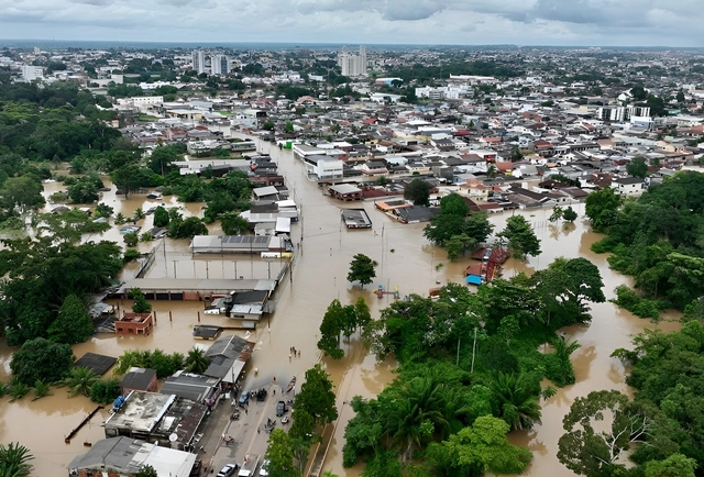 Seis a cada dez brasileiros sentem medo diante da previsão de chuvas intensas, aponta pesquisa - Imagem de Destaque