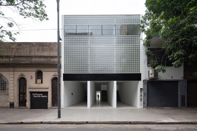 Morón 商业店铺 2929 / castillo lee valdivieso - 建筑图, 商店, 庭院, 表皮, 门