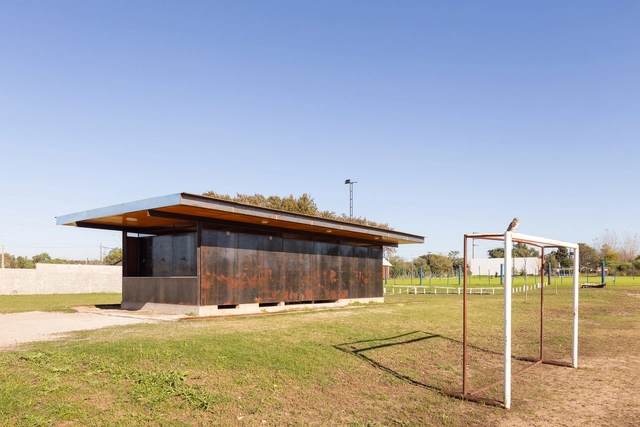 Ciudad Deportiva Fratelli / Andres Milos Arquitectos + Boris Bacaluzzo - Fotografía exterior, Arquitectura Deportiva, Fachada, Puerta