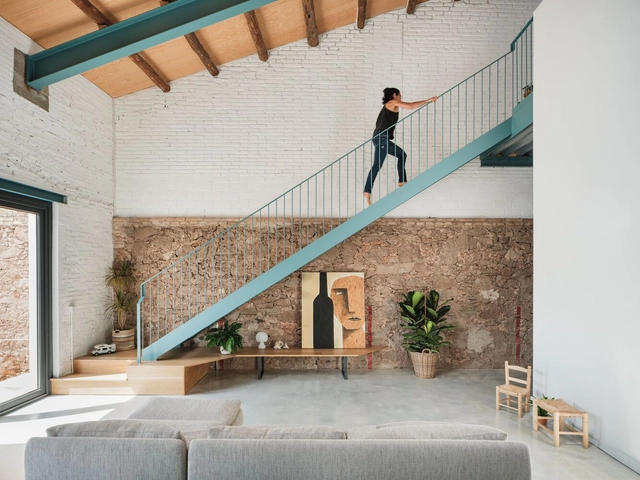 Garage to House / Judit Falgueras Arquitectura - Interior Photography, Renovation, Stairs, Beam, Facade, Handrail