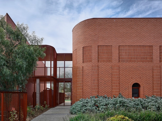 Escuela Primaria Pascoe Vale STEAM / Kosloff Architecture - Fotografía exterior, Escuelas, Jardín, Fachada, Arco, Puerta