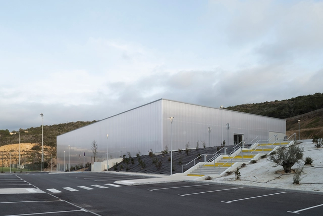 Pabellón Deportivo Pietrosella / Versini Architectes Associés + Nome Studio - Fotografía exterior, Arquitectura Deportiva, Fachada