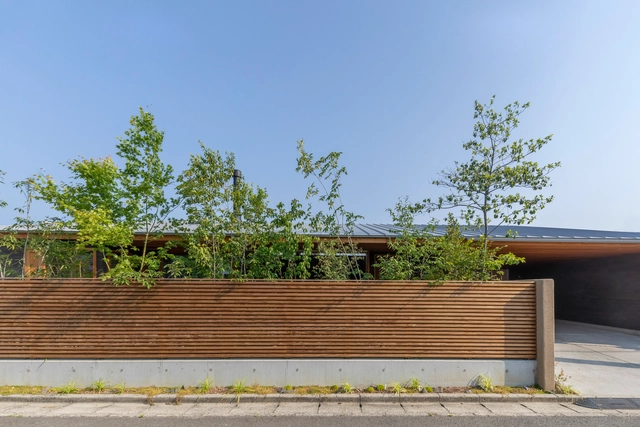 Casa em Torinoki / Taichi Nishishita architect & associate - Fotografia de Exterior, Casas, Jardim, Fachada, Cerca