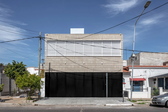 Vivienda DISA / Tomas Mielnikowicz - Fotografía exterior, Casas, Fachada, Puerta