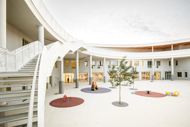 Escola Geneviève-de-Gaulle-Anthonioz / Atelier Aconcept - Desenhos, Escola Primária, Fachada, Escada