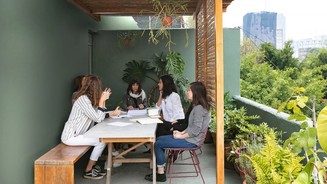 Cultura de trabalho colaborativa, ética e aberta na arquitetura - Imagem de Destaque