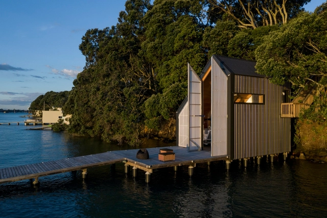 Casa de Barcos 01 / Michael Cooper Architects - Fotografia de Exterior, Estaleiro, Fachada, Costa