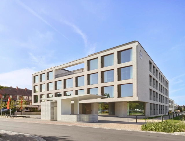 Service Center for Sparkasse Markgräflerland in Weil am Rhein / LRO GmbH & Co. KG Freie Architekten BDA - Exterior Photography, Office Buildings, Facade