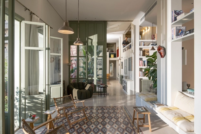 Beyt el Sayde / AK. Architecture Studio - Interior Photography, Apartment Interiors, Door, Table, Chair, Lighting