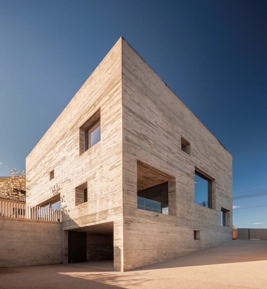 Casa SV / spaceworkers - Fotografía exterior, Casas, Fachada, Arco
