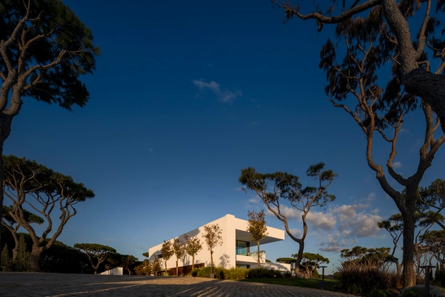 Moradia Vilamoura RBR / João Tiago Aguiar Arquitectos - Fotografia de Exterior, Casas, Fachada, Costa