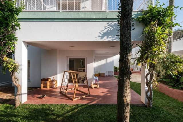 Casa de Yiayiá / Renata Lovro Arquitetura - Fotografia de Exterior, Jardim De Infância, Jardim, Fachada, Porta, Escada, Cadeira