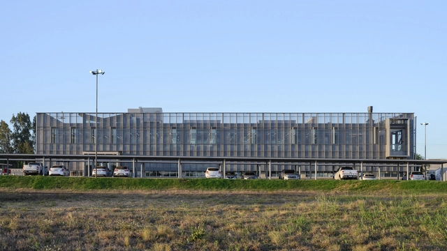 生物制药总部 / Santiago Viale Lescano + Juan Manuel Juárez - 建筑图, 办公设施, 围栏
