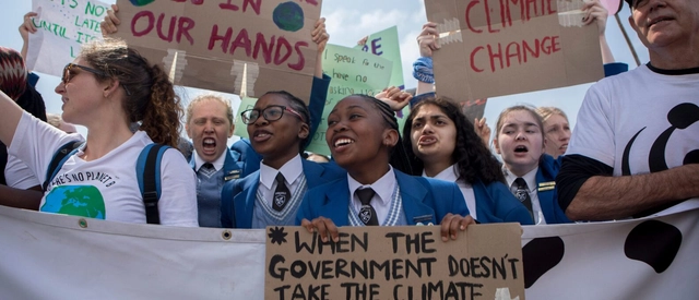 Bill McKibben sobre la COP28: los desafíos de la energía renovable y la construcción de una red verde en la industria de la arquitectura - Imagen Principal