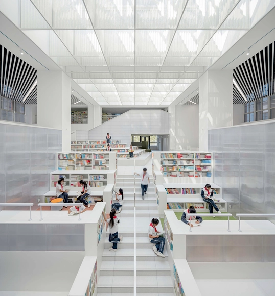 Renovación del Interior de la Biblioteca de la Sucursal Hebi de la Escuela Experimental de Música del Conservatorio de Shanghái / URBANUS - Fotografía interior, Arquitectura Educacional, Fachada, Escaleras, Barandas