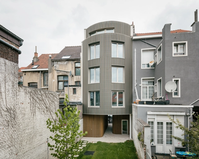 Koto  / Notan Office - Exterior Photography, Offices, Courtyard, Facade, Door, Balcony
