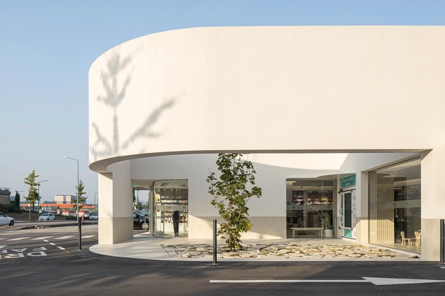 Devesa Pharmacy / Tsou Arquitectos  - Exterior Photography, Pharmacy, Door, Facade