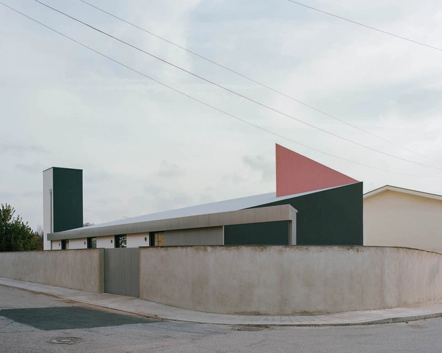Casa em Três Gestos / fala - Fotografia de Exterior, Casas, Fachada