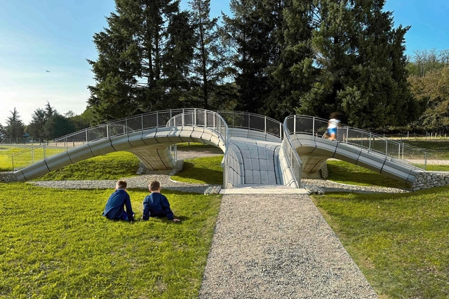 Puente Phoenix / Zaha Hadid Architects - Fotografía exterior, Puente Peatonal, Jardín
