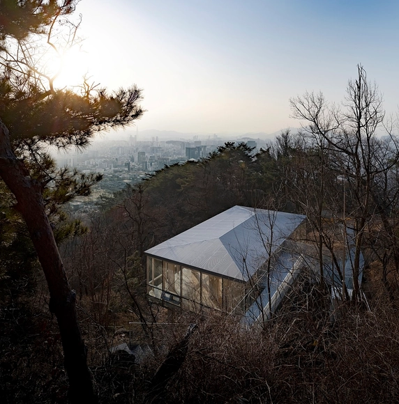 Inwang Guard Post Forest Retreat / Soltozibin Architects + SN Architecture - Exterior Photography, Community Center, Forest