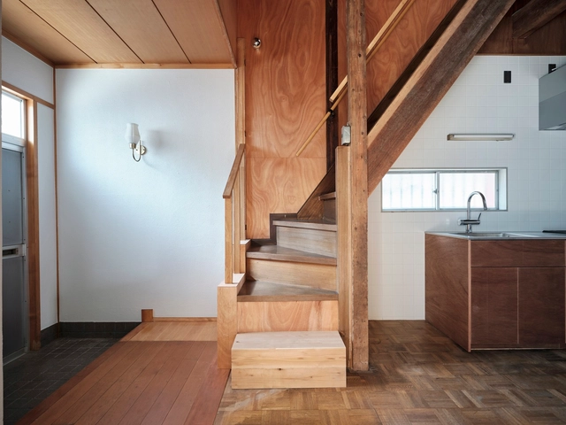 Casa del ama de llaves / note architects - Fotografía interior, Renovación, Cocina, Puerta, Fijación Vigas, Encimera, Tarjas