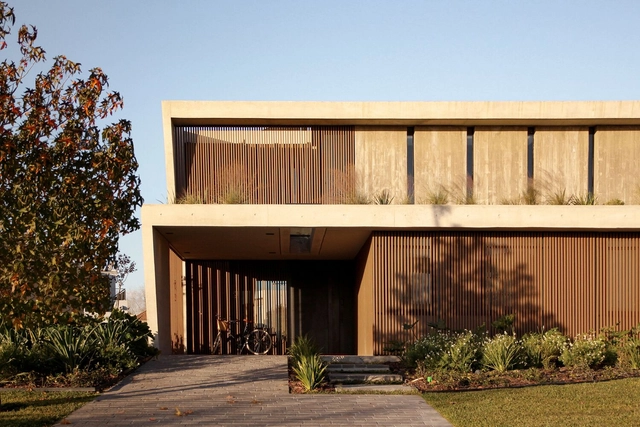 Tamiz House / Gonzalo Bardach arquitectura - Exterior Photography, Houses, Garden, Facade, Door