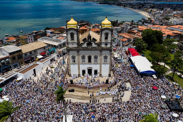 Entre a rua e a fé: espaços urbanos e as festas populares brasileiras  - Imagem de Destaque
