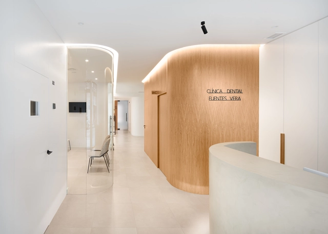 Clínica Dental Fuentes Vera  / Murillo y Hernández Arquitectura - Fotografía interior, Clínica Dental, Puerta