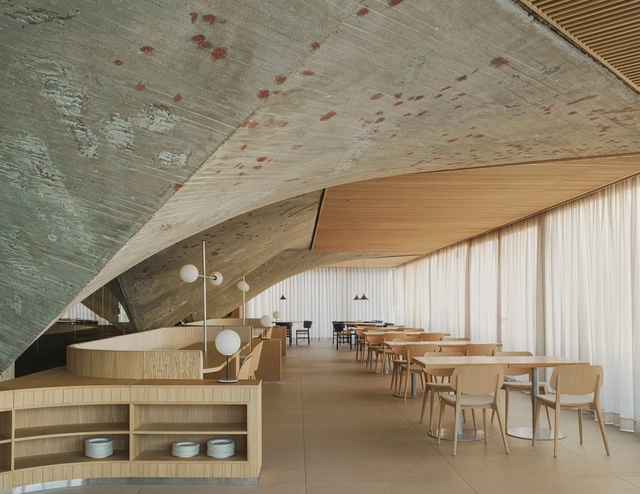 Restaurante del Museo Marítimo de Cantabria/ Zooco Estudio - Fotografía interior, Interiores De Restaurantes Y Bares, Fijación Vigas, Arco, Mesas, Sillas