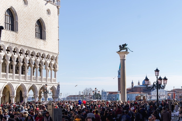 Veneza introduz venda de ingressos para combater o turismo excessivo - Imagem de Destaque