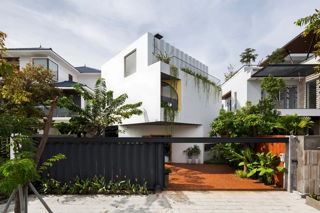 ROTATING House / AD+studio - Exterior Photography, Houses, Courtyard, Facade