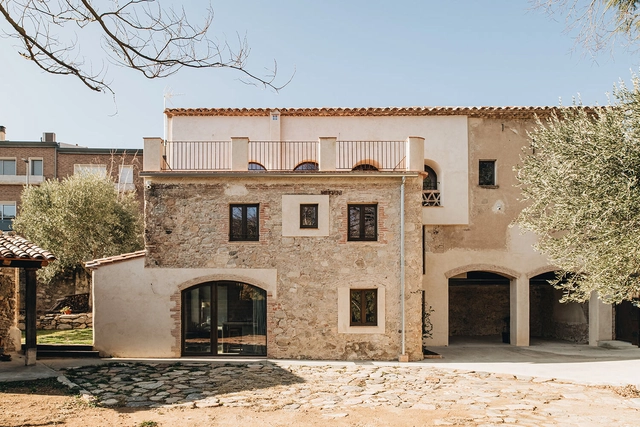 Mas Auleda / Contorns, arquitectura e interiorismo - Fotografía exterior, Renovación, Patio interior, Puerta, Fachada, Arco