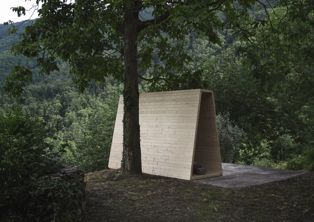 Capilla Farnocchia / Grazzini Tonazzini + Giorgia Colombo Architetto - Fotografía exterior, Capilla, Jardín, Bosque