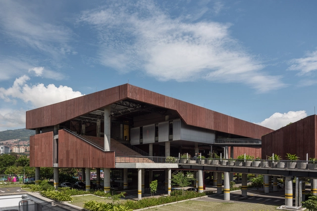 MOVA Centro de Innovación del Maestro / OPUS - Fotografía exterior, Arquitectura Educacional, Fachada