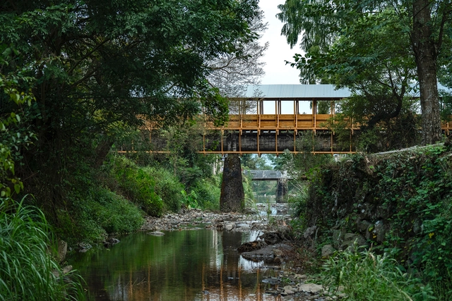 丰梧季·水渠廊桥 / IARA - 建筑图, 桥梁, 花园, 森林