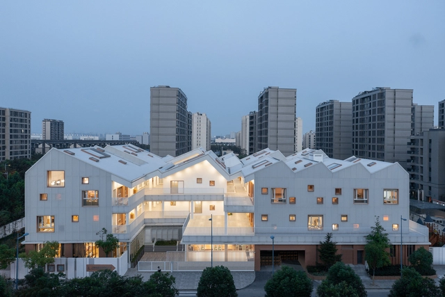 Shanghai Blue Bay Kindergarten / ECADI STUDIO DINGSHUN - Exterior Photography, Kindergarten, Facade, Cityscape