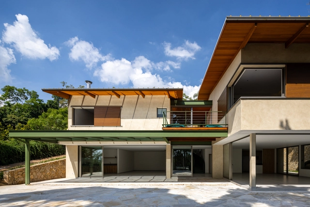 House with a Rock / Rocco Arquitetos - Exterior Photography, Houses, Facade, Balcony